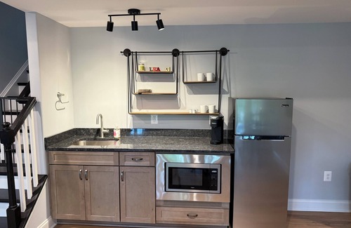 Mineral Casa | Waterfront! Laid Back at Lake Anna, new home, deep water cove, dock, fire pit!
