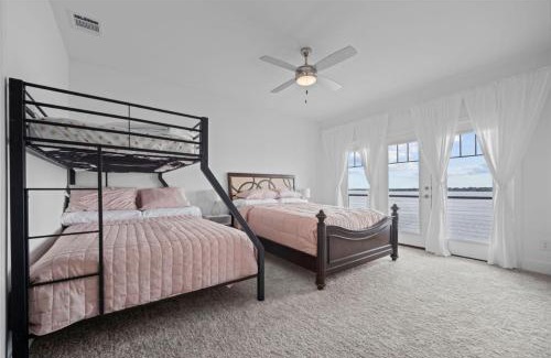Rowlett Casa | Waterfront lake house in Rowlett