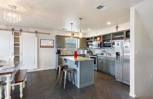 Point Venture Casa | Waterfront Lake Travis Home en Point Venture, tiene capacidad para 12 personas, gran terraza al aire libre