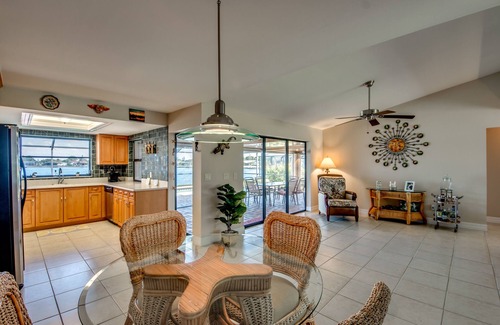 Pelican Casa | Tranquila joya frente al lago en Cape Coral Florida