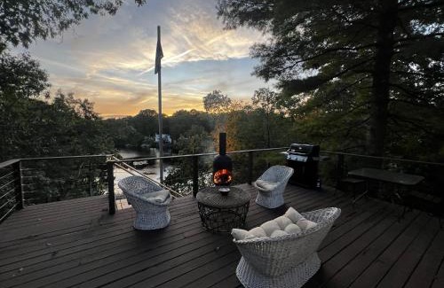 Clinton Casa | Waterfront Lakehouse Getaway in Clinton with HOT TUB