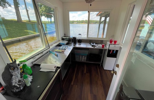 Sandy Point Casa | Waterfront Lakehouse-Peaceful Incredible Views. 6 bd/5 BR private side Lake Anna