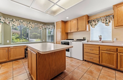 Lakeland Village Casa | Waterfront Lakeside Mansion Great for Large Families, Retreat, and Events