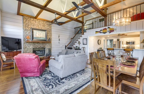 Shelby Casa | Waterfront Lay Lake Retreat w/ Dock & 3 Piers!