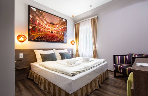 Dunapataj Hotel | Waterfront Lodge