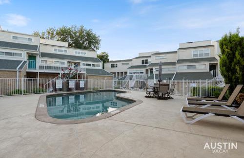 Riverside Apartamento | Waterfront Loft w Park View with Pool and Dock Access