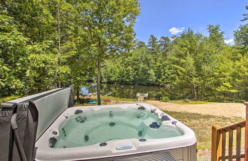 East Wakefield Cabina | Waterfront Log Cabin w/ Hot Tub & Fire Pit!