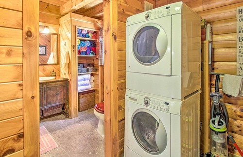 East Wakefield Cabina | Waterfront Log Cabin w/ Hot Tub & Fire Pit!