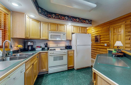 Necedah Casa | Waterfront Log Cabin Retreat with Private Boat Dock, Gas Grill, Fire pit & WIFI