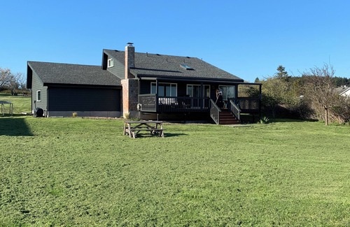 Lopez Island Casa | Waterfront Lopez Island home on sun-filled, low-bank property - 3 bedrm, 2 bath