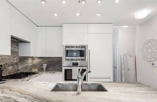 Lower Lonsdale Apartamento | Waterfront luxury living in the heart of North Vancouver