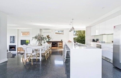 Wrights Beach Casa | Waterfront Luxury Residence 9 min from Hyams Beach