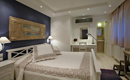Agii Theodori Casa | WATERFRONT LUXURY Villa