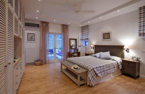 Agii Theodori Casa | WATERFRONT LUXURY Villa