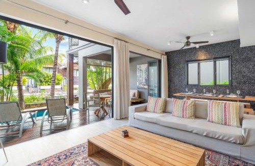 Black River Apartamento | Waterfront Luxury Lodge w Private Pool