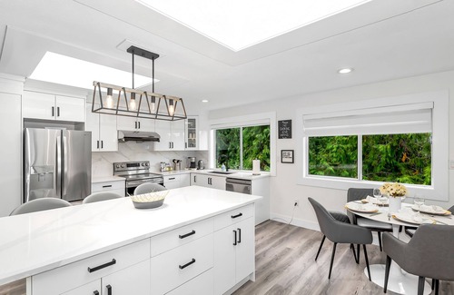Juan de Fuca Electoral Area Casa | Waterfront Luxury Retreat