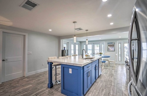 Matlacha Casa | Waterfront Matlacha Home w/ Hot Tub & Grill!