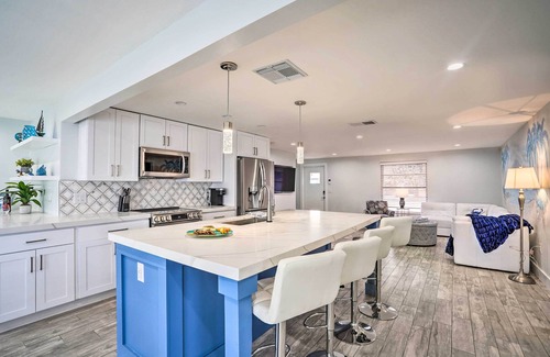 Matlacha Casa | Waterfront Matlacha Home w/ Hot Tub & Grill!