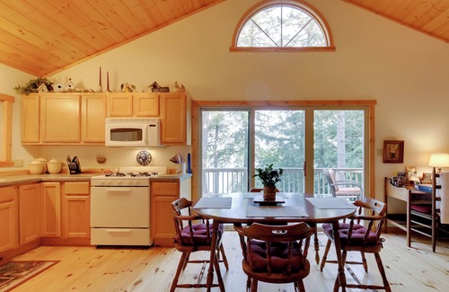 Mercer Cabina | Waterfront Mercer Cabin w/ Wraparound Porch!