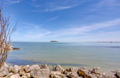 Put-in-Bay Apartamento | Waterfront Middle Bass Condo with Pool Access!