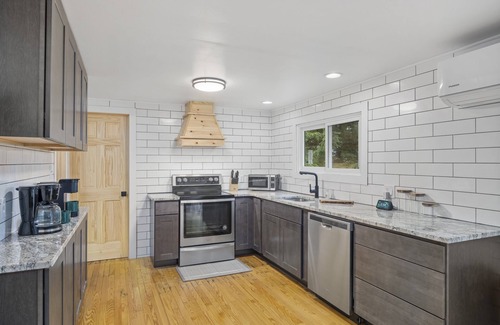 Remsen Cabina | Waterfront Modern-Adirondack Cabin