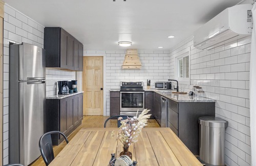 Remsen Cabina | Waterfront Modern-Adirondack Cabin