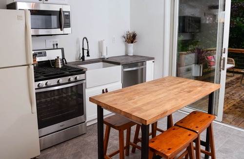Shandaken Cabaña | Waterfront Modern Cabin - BLAK House