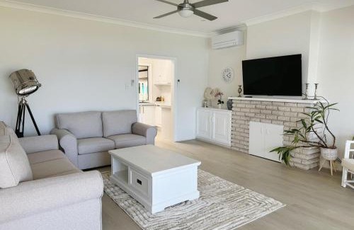 Tascott Casa | Waterfront Oasis at Central Coast