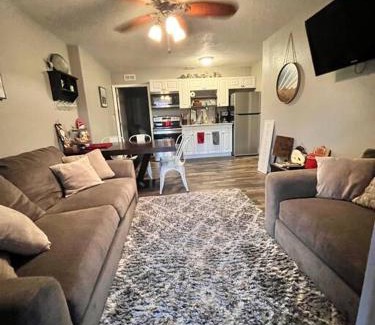 Interchange Square Apartamento | Waterfront Oasis! Minutes to beaches/downtown!