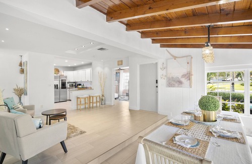 Cutler Bay Casa | Waterfront Oasis, The Lake House "Casa De Lago"