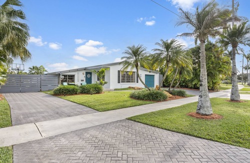 Cutler Bay Casa | Waterfront Oasis, The Lake House "Casa De Lago"
