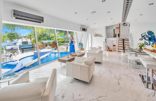 Riverside Park Casa | Waterfront Oasis Cascading Pool Views Centrally located Heated Pool Cascade KeyResidences