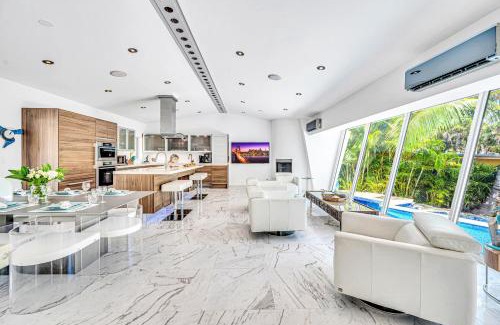 Riverside Park Casa | Waterfront Oasis Cascading Pool Views Centrally located Heated Pool Cascade KeyResidences
