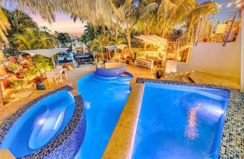 Riverside Park Casa | Waterfront Oasis Cascading Pool Views Centrally located Heated Pool Cascade KeyResidences