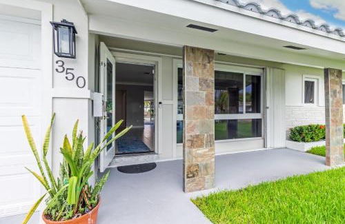 Garden Isles Casa | Waterfront Oasis