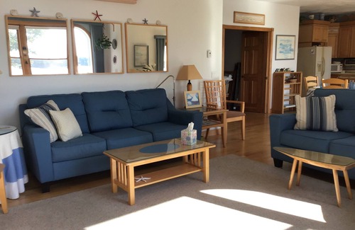 Yarmouth Port Casa | Waterfront Bass River Home, 4 habitaciones, 3 baños completos, Cen. C.A.