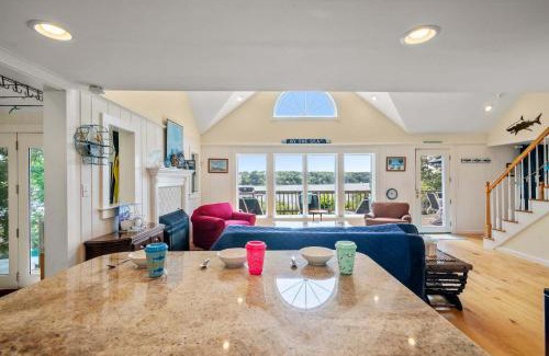 South Dennis Casa | Waterfront on Follins Pond
