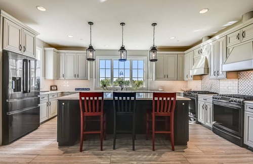 Wittman Casa | Waterfront Oyster Farmhouse y Hunting Lodge-Built 2018