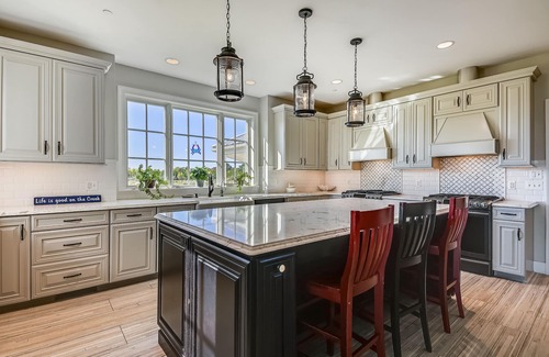 Wittman Casa | Waterfront Oyster Farmhouse y Hunting Lodge-Built 2018
