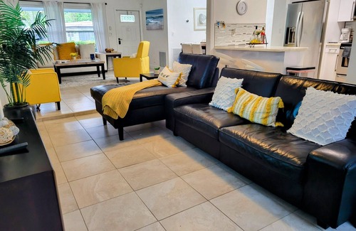 North Corals Casa | Waterfront Paradise/ hot tub ~ outdoor bar & grill ~ miniature golf ~ playground