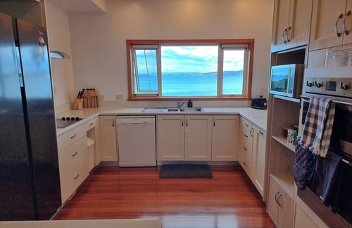 Tamaterau Casa | Waterfront Paradise - Tranquil Forest Hideaway with Stunning Harbour Views