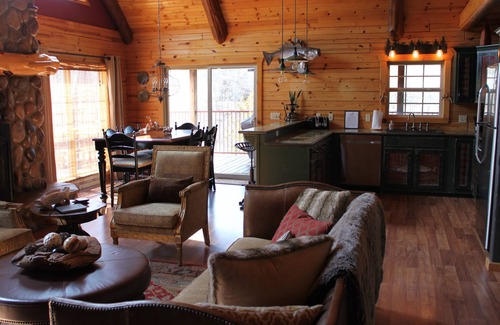 Sylvan Shores Cabina | Waterfront Paradise, Log Cabin en Beaver Lake, a minutos de Eureka Springs.