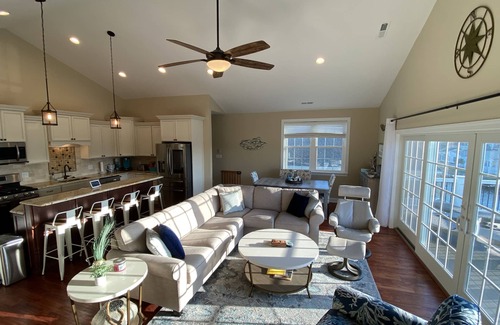 Keen-Wik On the Bay Casa | WATERFRONT PARADISE! Hot Tub! Bring Your Own Boat! Elevator (3 Floors Sleeps 13)