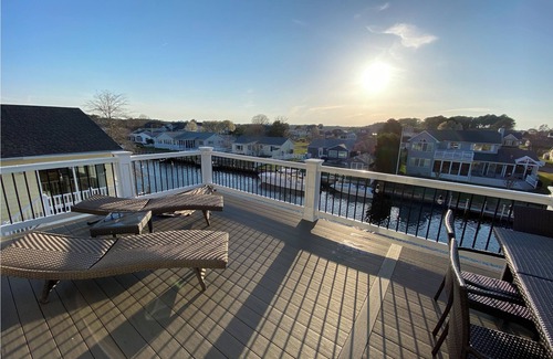 Keen-Wik On the Bay Casa | WATERFRONT PARADISE! Hot Tub! Bring Your Own Boat! Elevator (3 Floors Sleeps 13)