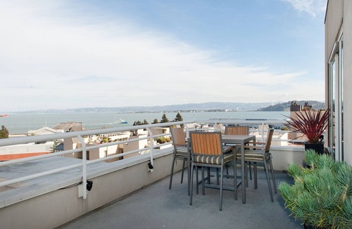 Telegraph Hill Condominio | PENTHOUSE FRENTE AL AGUA. VISTAS ESPECTACULARES, CUBIERTAS, PRIVACIDAD, TRANQUILO, ESTACIONAMIENTO.