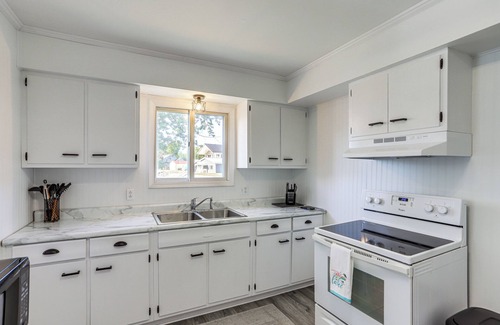 Port Clinton Cabaña | Waterfront Port Clinton Cottage: 5 Mi to Lake Erie