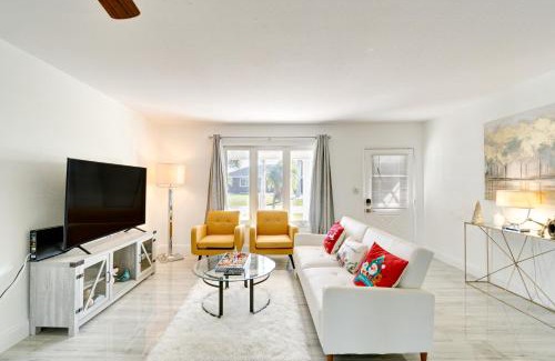 Gulf Cove Casa | Waterfront Port Charlotte Gem with Gas Grill and Lanai