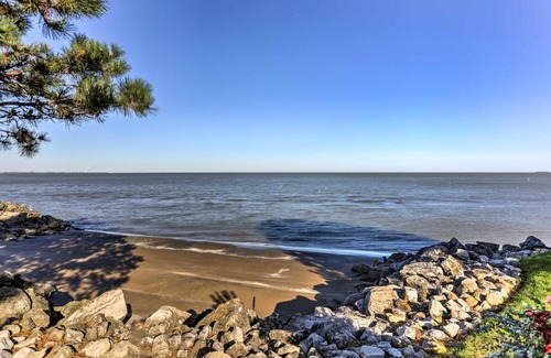 Port Clinton Apartamento | Waterfront Port Clinton Condo with Pool Access!