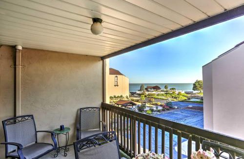 Port Clinton Apartamento | Waterfront Port Clinton Condo with Pool Access!