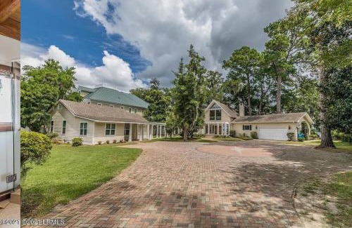Beaufort Casa | Waterfront! Private Dock! Cottage in the City!